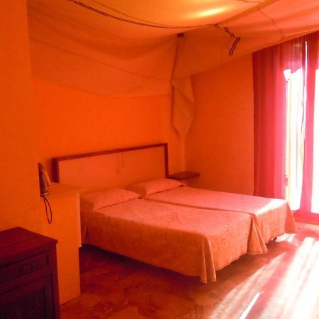 Hotel Cadoro Venecia Habitación foto
