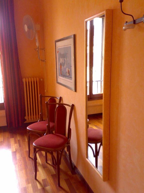 Hotel Cadoro Venecia Habitación foto