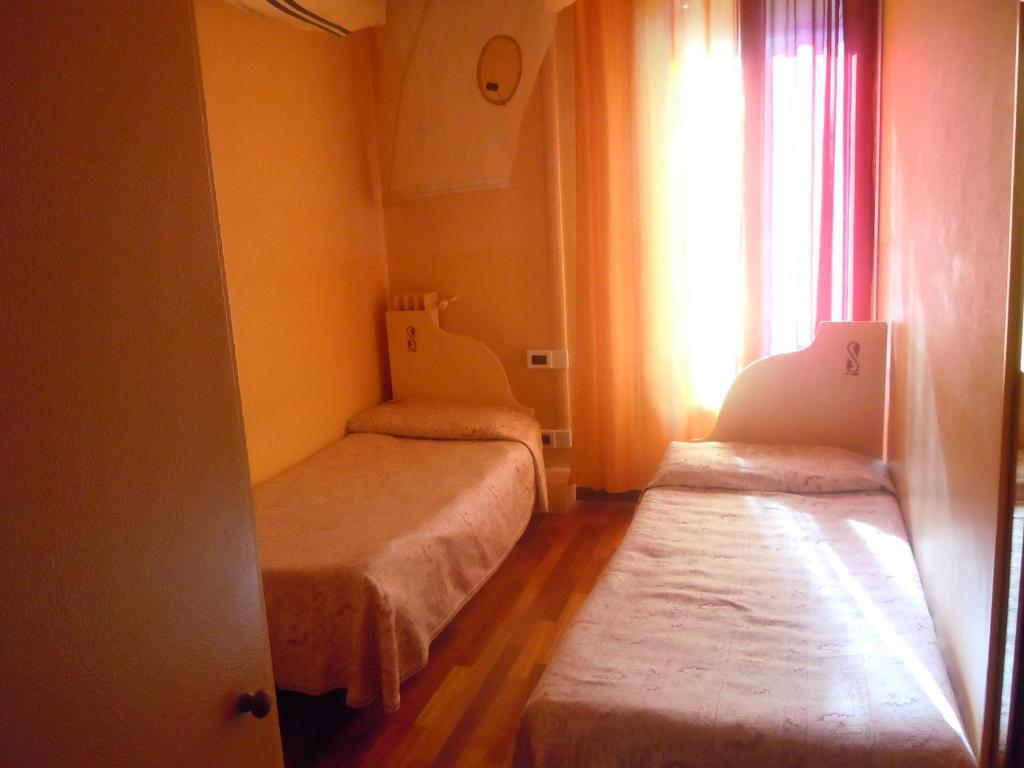 Hotel Cadoro Venecia Habitación foto